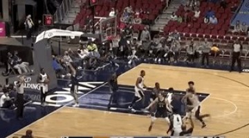 曾凡博G联赛首秀从防守做起 渡边雄太是他的榜样