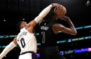 足球-互送大帽难掩硝烟淡化 杜兰特：和韦少较量很有趣